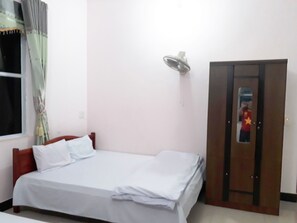 Escrivaninha, espaço de trabalho para notebook, Wi-Fi de cortesia