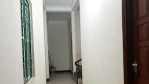 โต๊ะทำงาน, พื้นที่ทำงานแบบใช้แล็ปท็อป, Wi-Fi ฟรี, ผ้าปูที่นอน