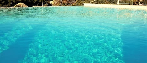 حمّام سباحة خارجي