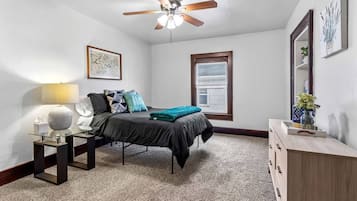 1 bedroom, desk, free WiFi, bed sheets