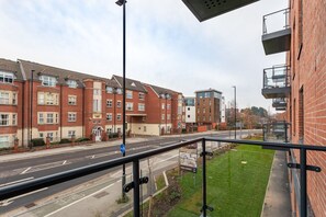 Apartment | Terrace/patio - Modern & Stylish 2 Bed York Apartment (York)