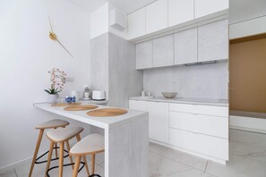 Fridge, stovetop, dishwasher, coffee/tea maker