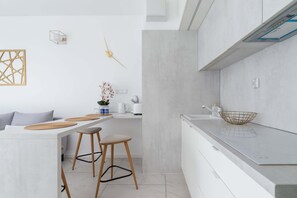 Fridge, stovetop, dishwasher, coffee/tea maker - Modern Apartment | Balcony and Workspace (Kraków)
