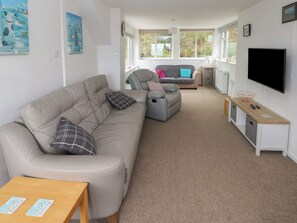 Cottage | Living area - Arfron (Newport)