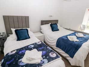 2 bedrooms, individually decorated, individually furnished, free WiFi - Arfron (Newport)