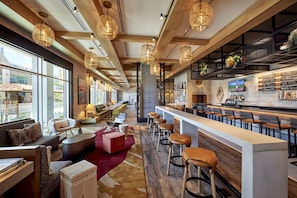 2 restaurants; breakfast, lunch, and dinner served - Omni Tempe Hotel at ASU (Tempe)