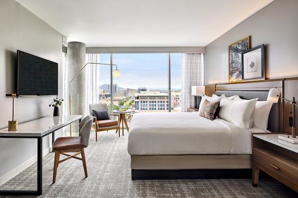 Suite, 1 King Bed | City view