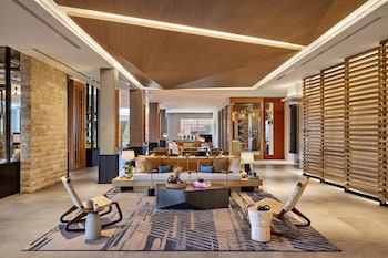 Hotel entrance and lobby at Omni Tempe Hotel at ASU