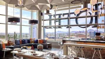 2 Restaurants, Frühstück, Mittagessen, Abendessen, amerikanische Küche