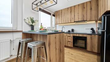 Kühlschrank, Ofen, Herdplatte, Geschirrspüler