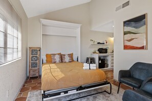 1 chambre, fer et planche à repasser, accès au Wi-Fi (inclus)