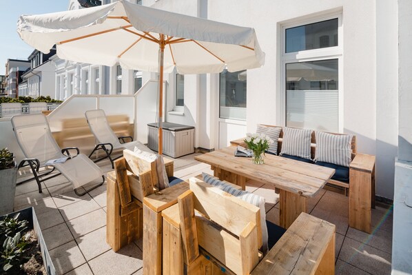 تناول الطعام بالخارج