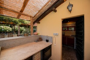 Frigorífico, horno, placa de cocina y cafetera o tetera