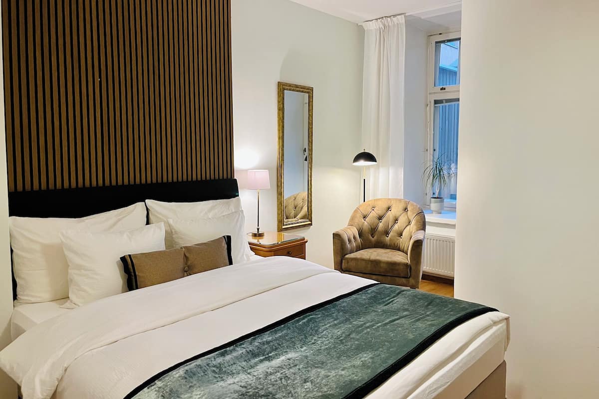 Apartment | 1 bedroom, individually decorated, blackout drapes, iron/ironing board