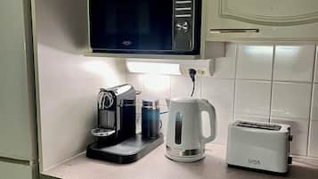 Apartamento | Cozinha privada | Geladeira grande, fogão, cooktop, máquina de café expresso