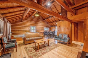 Fernseher, DVD-Player, Bücher, Arbeitsbereiche