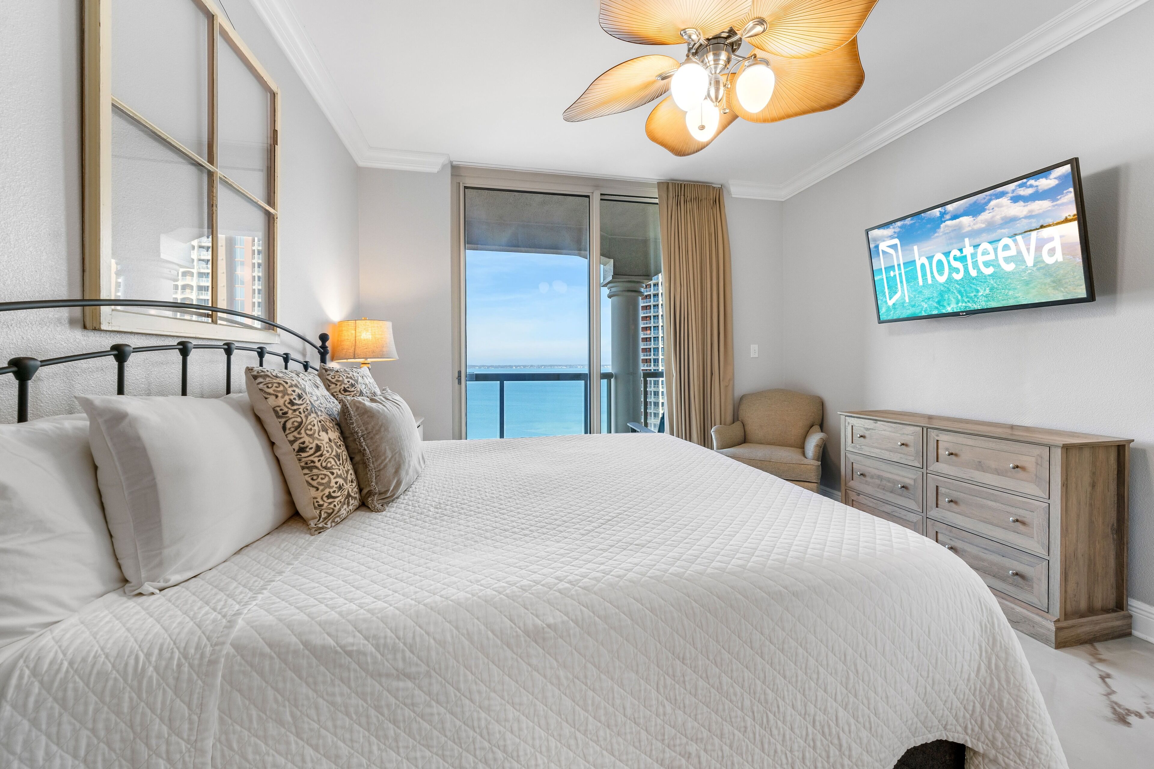 Condo phong cách cổ điển, 2 phòng ngủ, ban công | 2 phòng ngủ, trang trí khác biệt 