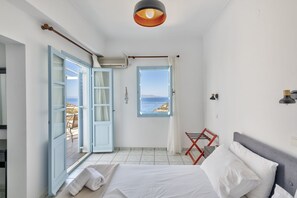 Soundproofing, free WiFi, bed sheets - APOLLON PALACE (Syros)