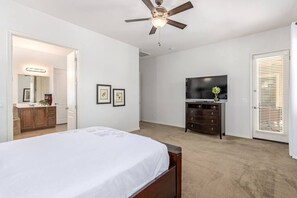 4 habitaciones, escritorio y tabla de planchar con plancha 