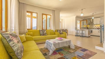 TV, peis og bordtennis