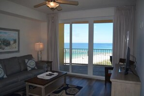 Smart TV - The Calypso Resort in PCB , Family Friendly,11 Floor, Free Beach Chairs Service (Panama City Beach)