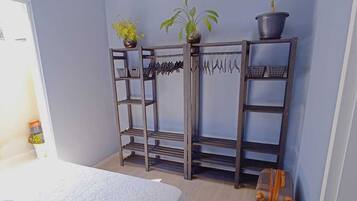 2 quartos, Wi-Fi de cortesia, roupa de cama