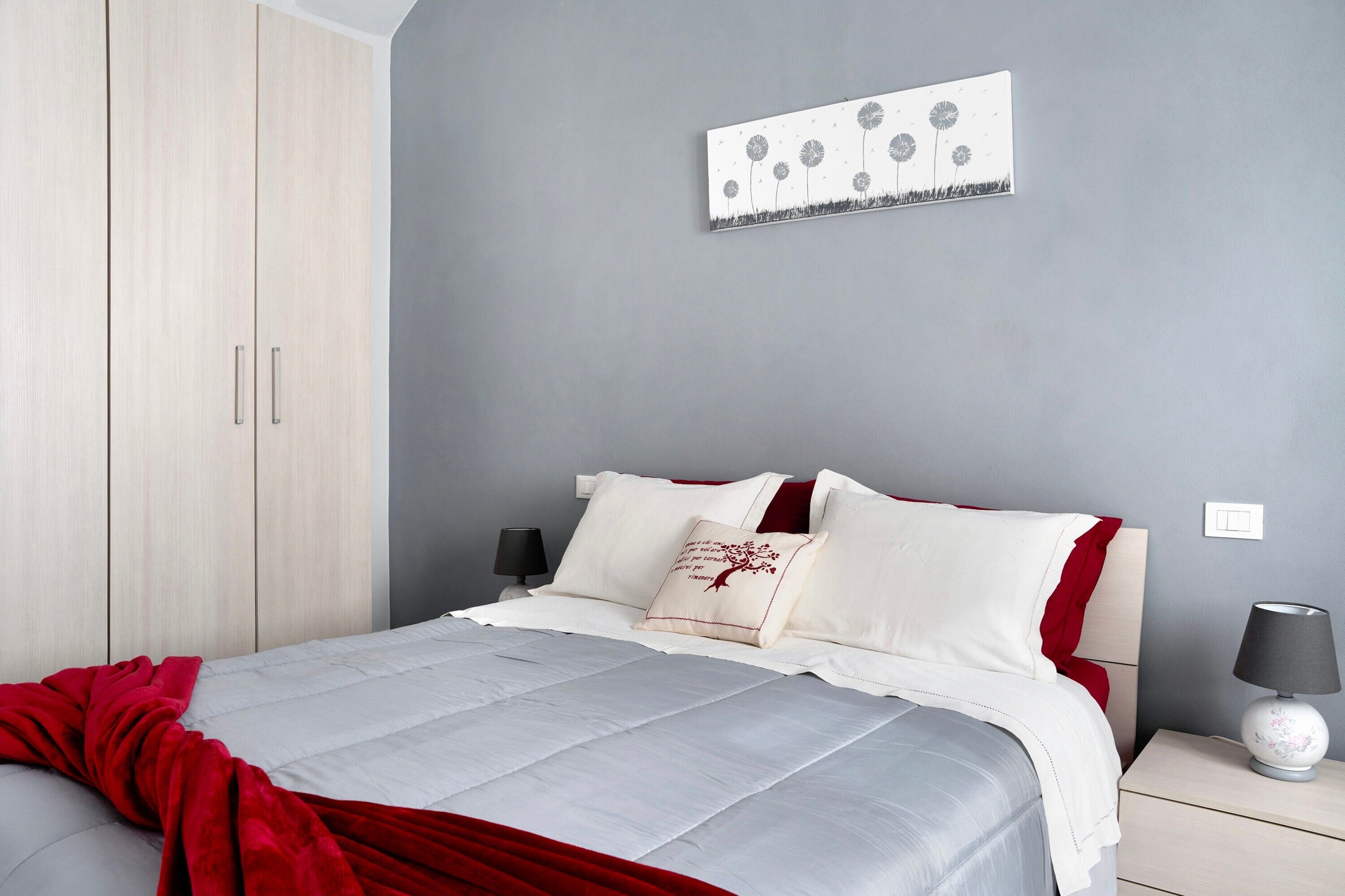 1 camera, ferro/asse da stiro, lenzuola