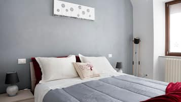 1 camera, ferro/asse da stiro, lenzuola