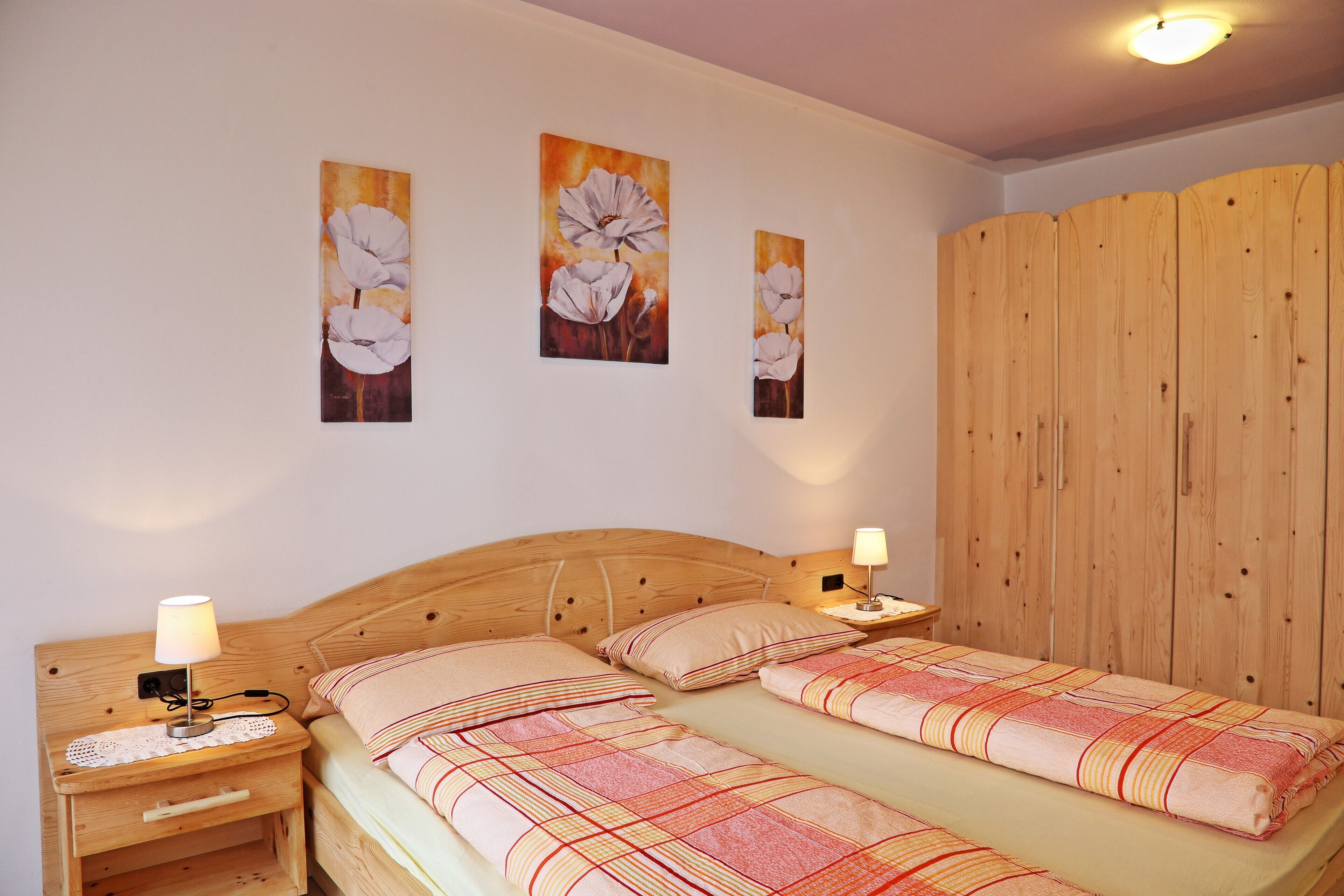 2 室のベッドルーム、WiFi (無料)、ベッドシーツ