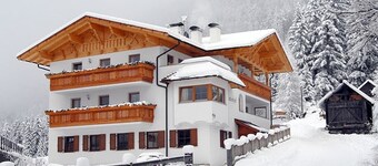 Apartment "Huterhof Wiesengrund 2" with Mountain View, Balcony & Wi-Fi
