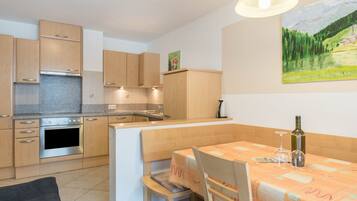 Réfrigérateur, four, plaque de cuisson, lave-vaisselle