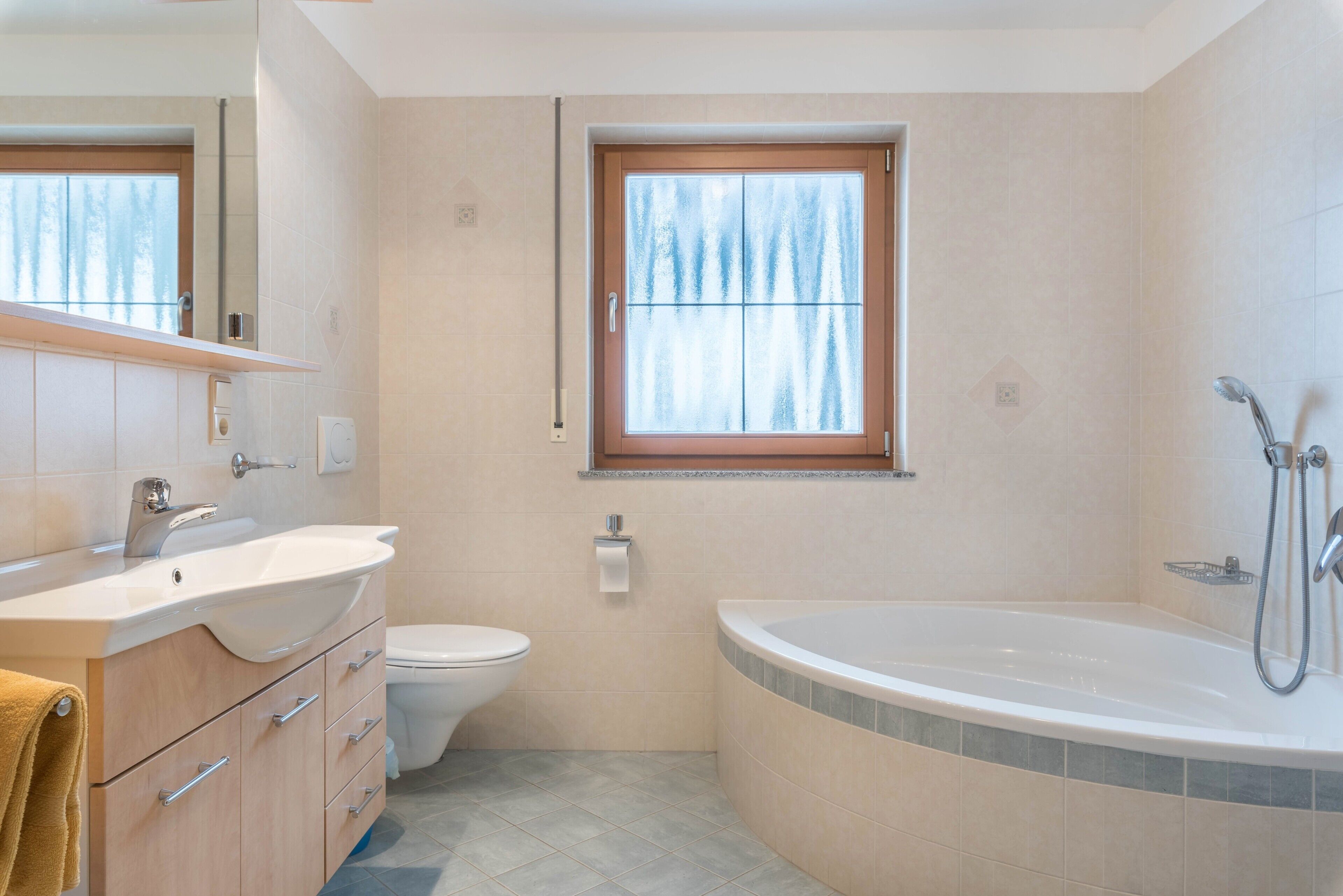 Bathtub, hair dryer, towels