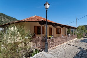 Exterior - Pet-Friendly Studio "Krinos 4" with Mountain View, Garden & Wi-Fi (Leukada)