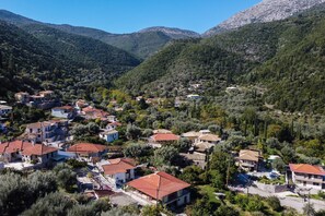 Aerial view - Studio "Krinos 2" with Mountain View, Garden & Wi-Fi (Leukada)