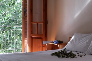 1 bedroom, iron/ironing board, free WiFi, bed sheets - Studio "Krinos 2" with Mountain View, Garden & Wi-Fi (Leukada)