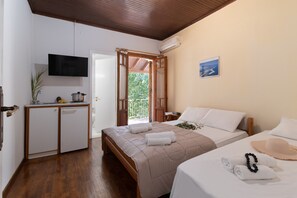1 bedroom, iron/ironing board, free WiFi, bed sheets - Studio "Krinos 2" with Mountain View, Garden & Wi-Fi (Leukada)