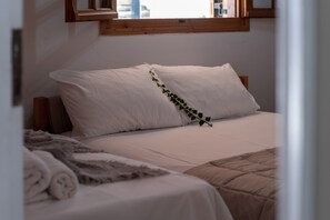 1 habitación, tabla de planchar con plancha, wifi gratis y ropa de cama 