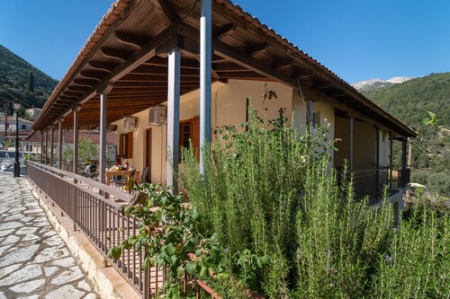 Studio "Krinos 1" with Mountain View, Garden & Wi-Fi