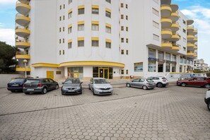 Exterior - Apartment "Casa Gaivota" with Shared Pool & Wi-Fi (Portimão)