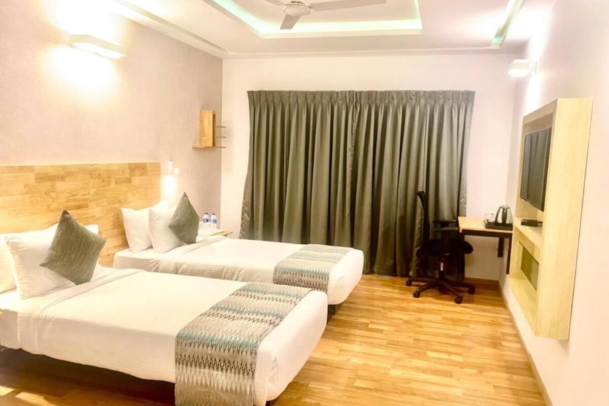 Habitación estándar con 2 camas individuales | Caja de seguridad en la habitación y insonorización