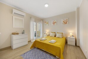 1 bedroom, free WiFi, bed sheets - Apartment "Casa Azul" with Sea View, Balcony & Wi-Fi (Portimão)