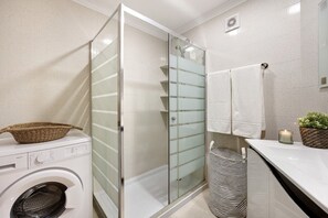 Shower, towels