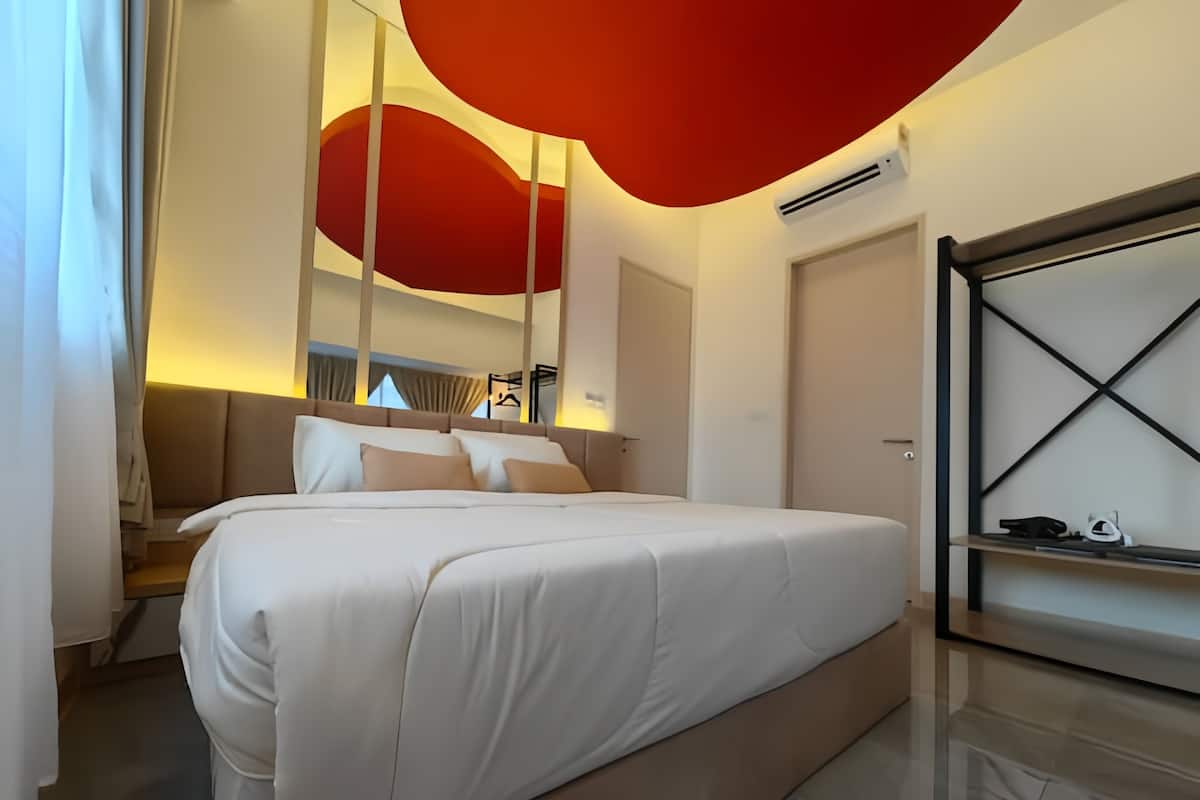 Escritorio, wifi gratis y ropa de cama
