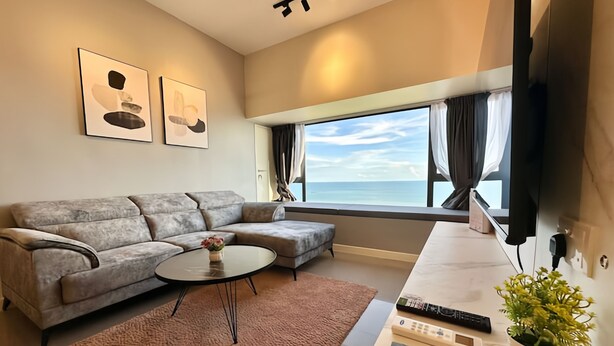 Superior Apartment | Living area | 40-inch flat-screen TV with satellite channels