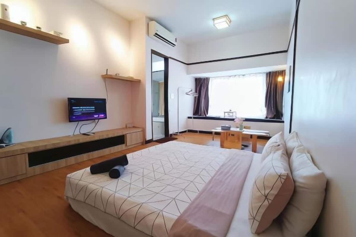 2 多间卧室、办公桌、免费 WiFi、床单