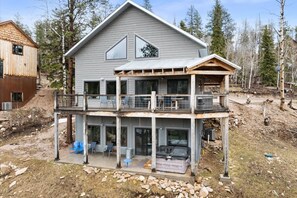 Exterior - Bullock’s Ridge – Double decks, hot tub, game room & room for the whole crew! (Lead)