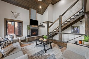 Smart TV, fireplace - Bullock’s Ridge – Double decks, hot tub, game room & room for the whole crew! (Lead)