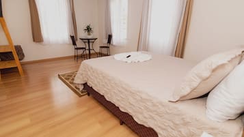 Duplo Luxo | Wi-Fi de cortesia, roupa de cama