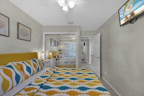 2 bedrooms, iron/ironing board, free WiFi, bed sheets - A Bird's Eye View at the Truman Annex in Key West (Key West)