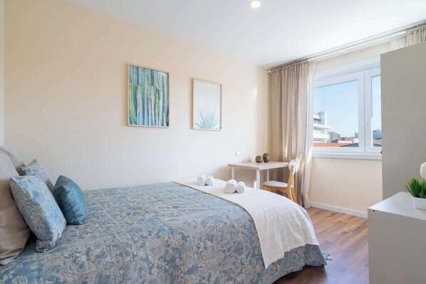 3 bedrooms, iron/ironing board, travel crib, WiFi